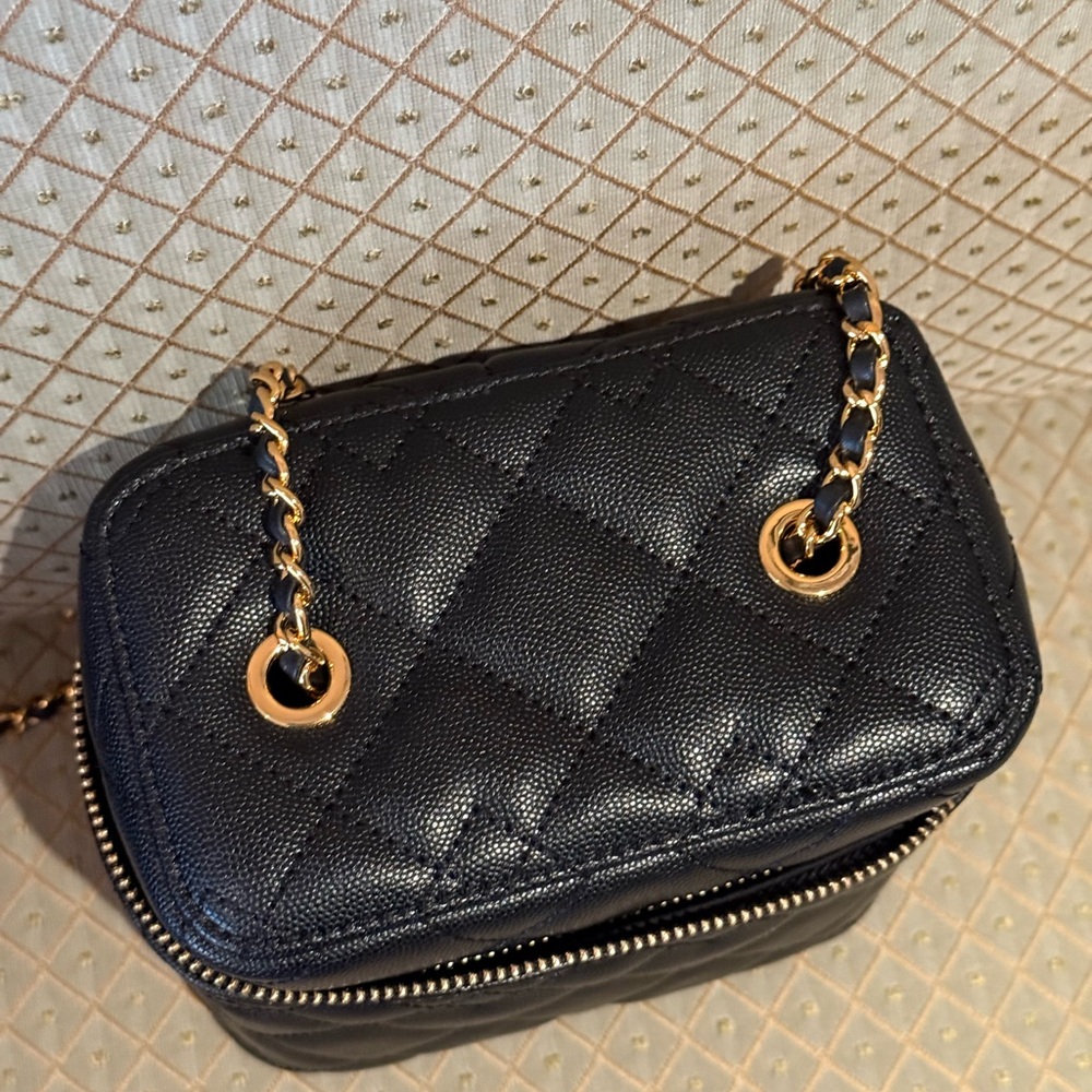 Charles & Keith Black Quilt Bag - Picture 9 of 14